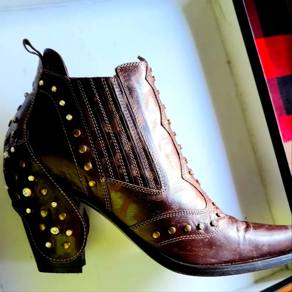 EL VAQUERO Studded Ankle Boots Booties NEW NIB